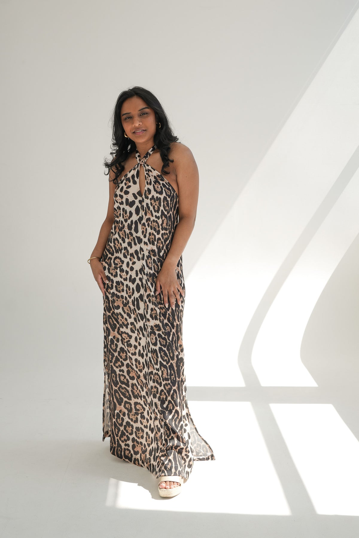 LOW BACK HALTERNECK DRESS | PRINT