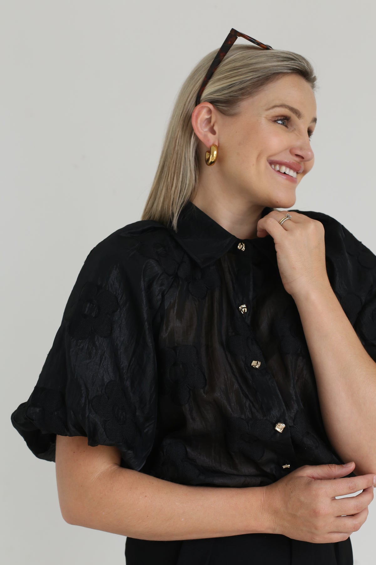 FLOWER PUFF BLOUSE | BLACK