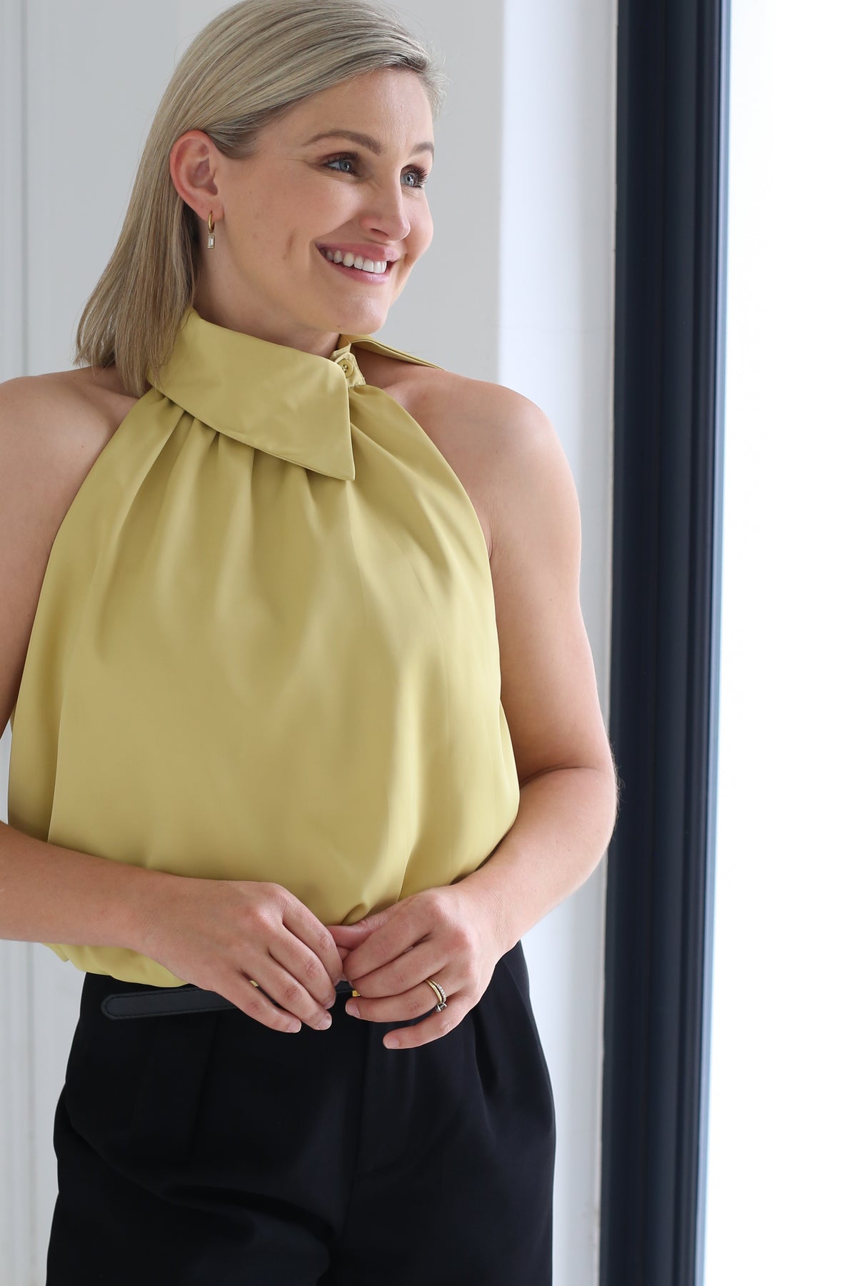 COLLAR HALTERNECK BLOUSE | LIME