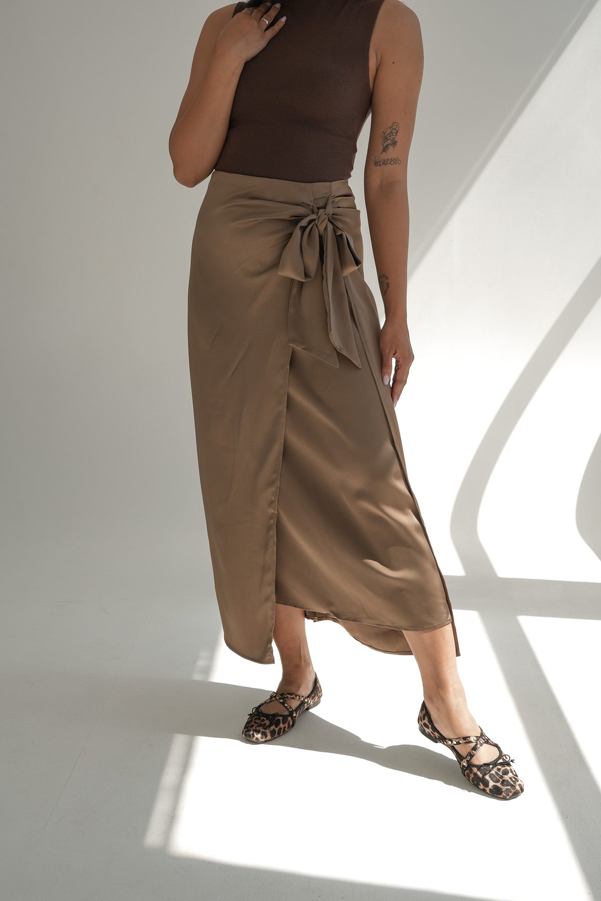 SATIN TIE SKIRT | MOCHA