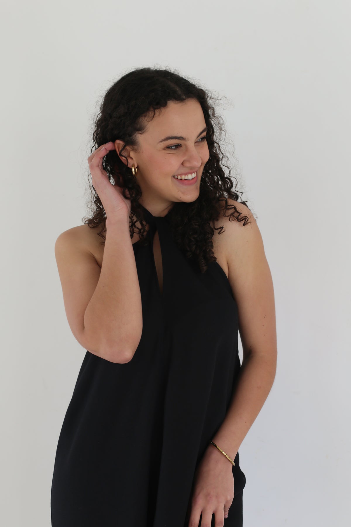 LOW BACK HALTERNECK DRESS | BLACK