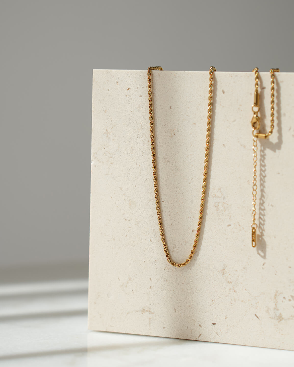 TWISTED GOLD CHAIN NECKLACE
